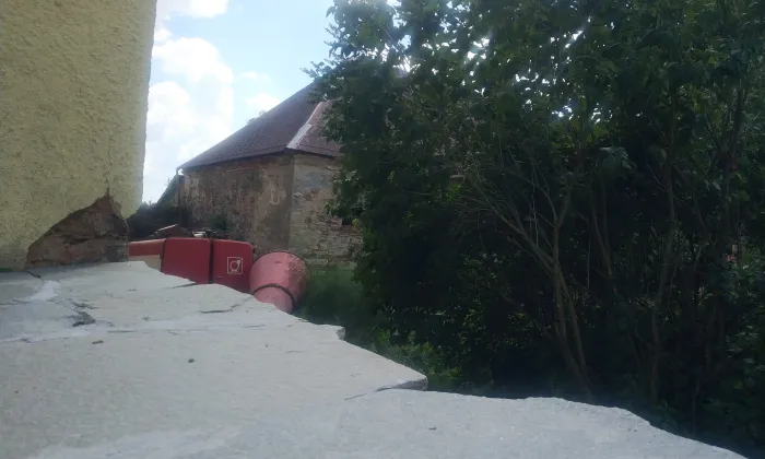 Fara s hospodářskými budovami