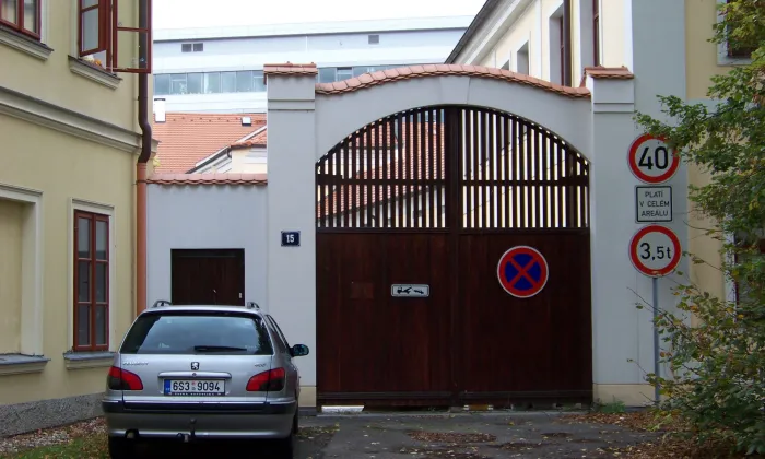 Kaplička ve Vokovicích