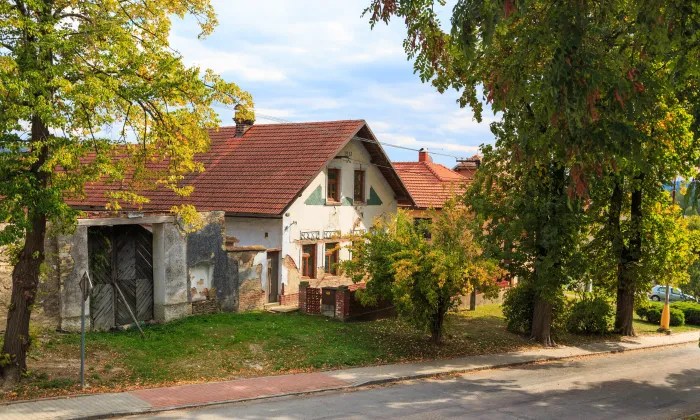 Kříž v Jenišovicích u Chrudimi