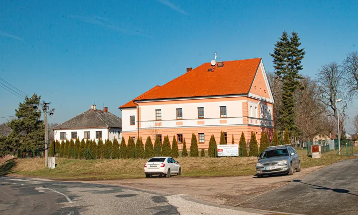 Sloup se sochou svatého Jana Nepomuckého (Kunčice)