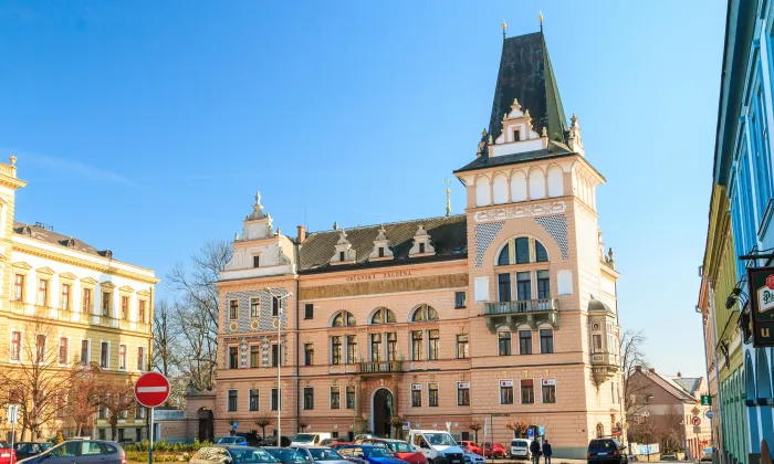 Sloup se sochou svatého Jana Nepomuckého (Přelouč)