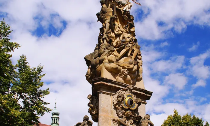 Sloup se sousoším Nejsvětější Trojice (Žlutice)