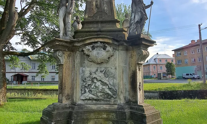 Sloup se sousoším Panny Marie (Jindřichov)