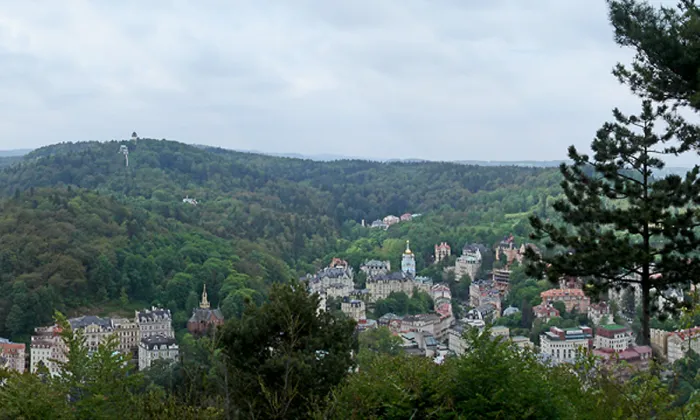 Smírčí kříž (Karlovy Vary, 1000144458)