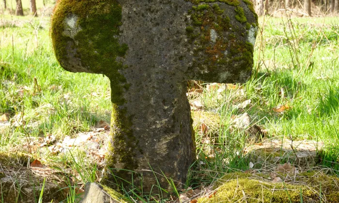 Smírčí kříž (Nivy)