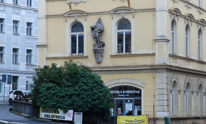Socha Karla IV. (Karlovy Vary, 1739)