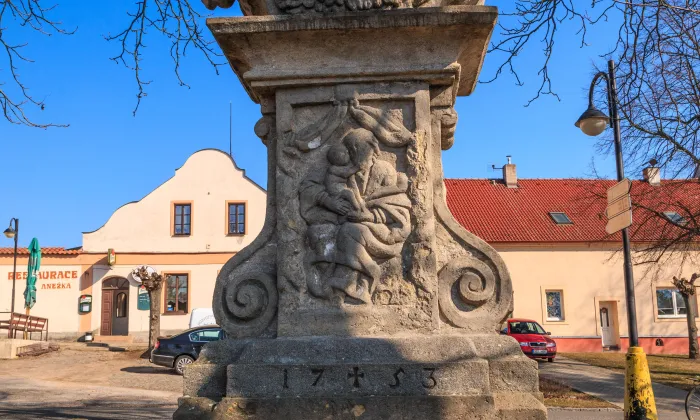 Socha svatého Jana Nepomuckého (Sezemice)