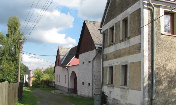 Sýpka u čp. 84