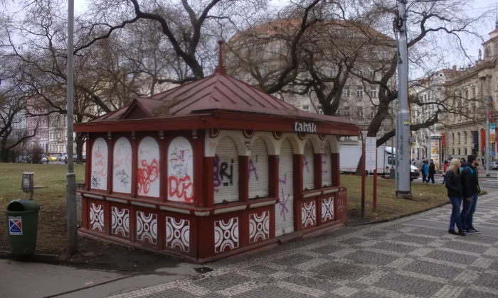 kubistický kiosek ve Vrchlického sadech