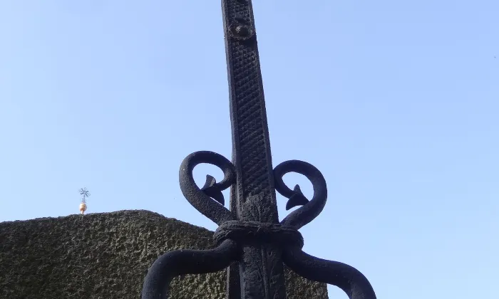 kříž u hřbitova v Kunraticích