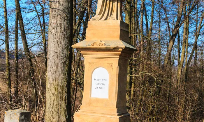 kříž v Nouzově