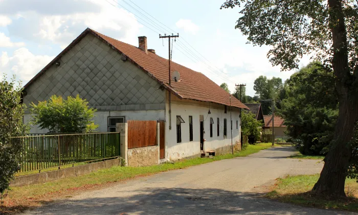 kříž v Nouzově