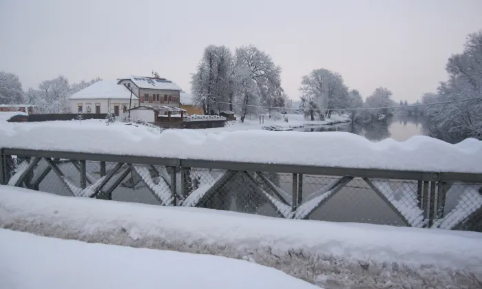 silniční most přes Labe v Kuněticích