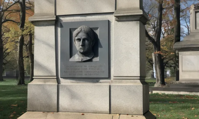 Pomník Boženy Němcové (Františkovy Lázně) – podzim