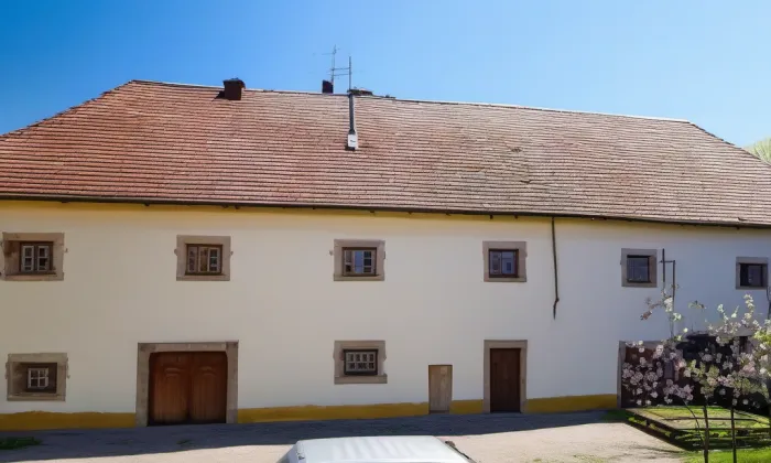 Sýpka u dubečské tvrze – jaro