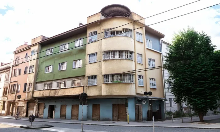 Činžovní dům Josefa Juliše – léto