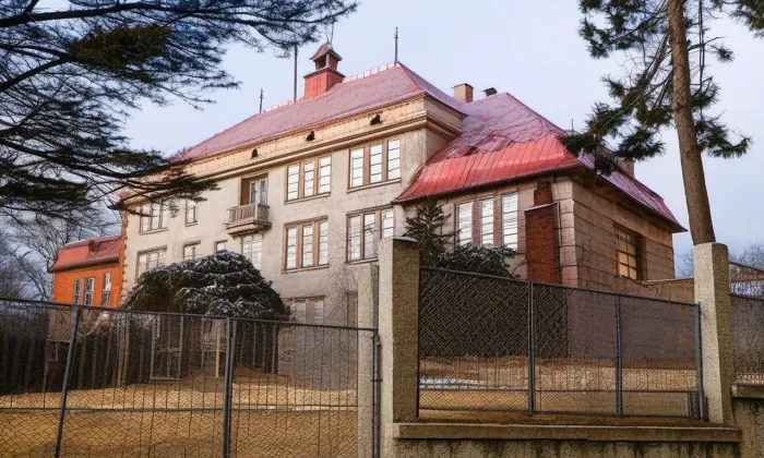 Škola (Malé Svatoňovice) – zima