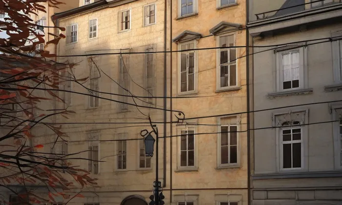 Dům U Ježíška (Karmelitská) – podzim