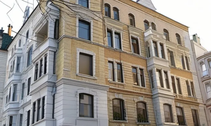Janáčkovo nábřeží 21 – léto