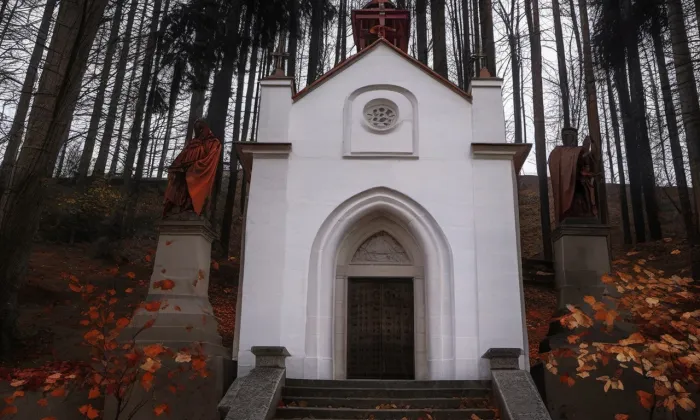 kaple Panny Marie Lurdské (Suchý Důl) – podzim