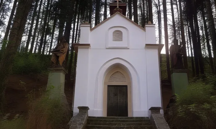 kaple Panny Marie Lurdské (Suchý Důl) – léto