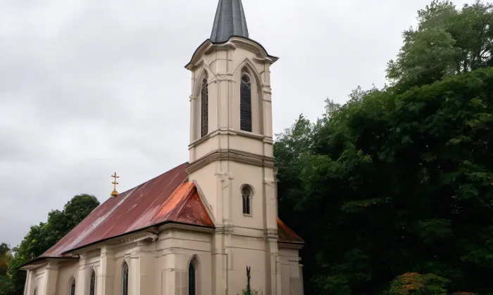 Kostel Zvěstování Panny Marie – podzim