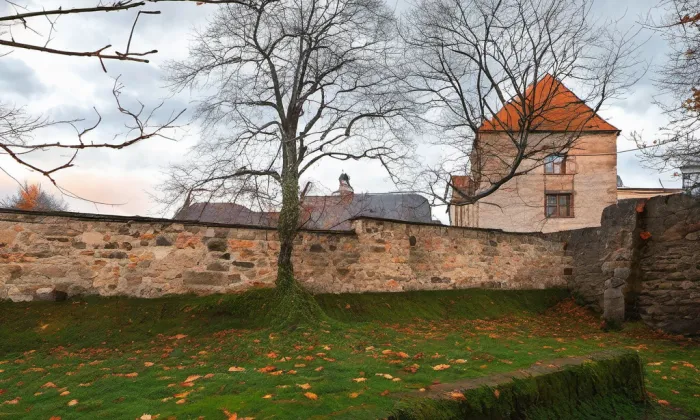 Městské opevnění a Česká brána – podzim