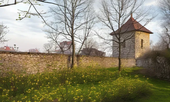 Městské opevnění a Česká brána – jaro