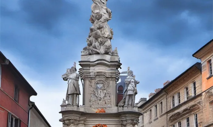 mariánský morový sloup v Kutné Hoře – podzim