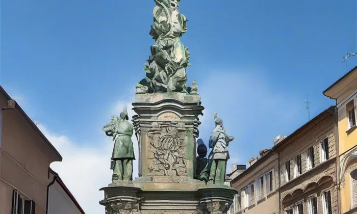 mariánský morový sloup v Kutné Hoře – léto