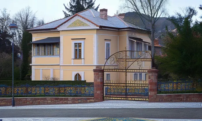 Pelléova vila (Dobřichovice) – iluminace