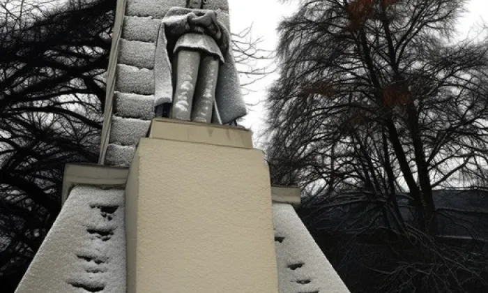 Pomník Jindřicha Šimona Baara – zima