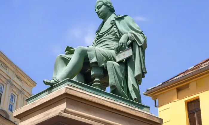 Pomník Josefa Jungmanna – léto