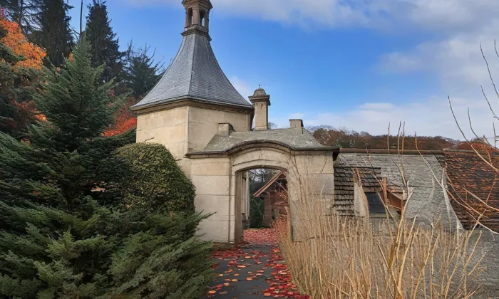 poutní kaple svaté Anny s lázněmi a křížovou cestou na Studenci v Rožmberku nad Vltavou – podzim