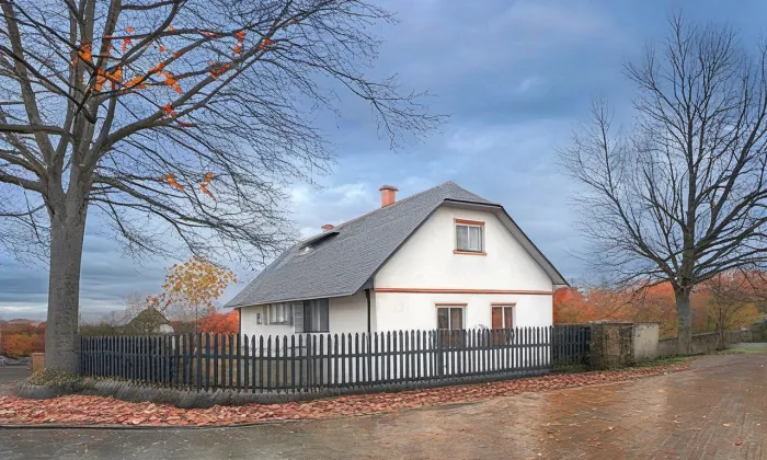 Rodný dům Václava Veverky – podzim
