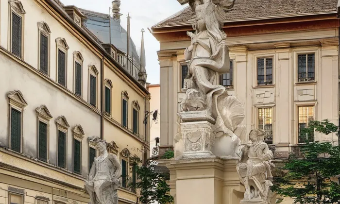 Sloup Nejsvětější Trojice (Brno) – léto