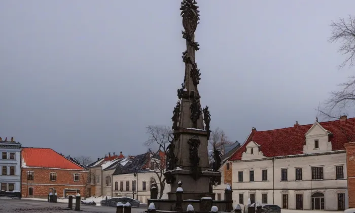 Sloup Nejsvětější Trojice (Kadaň) – zima