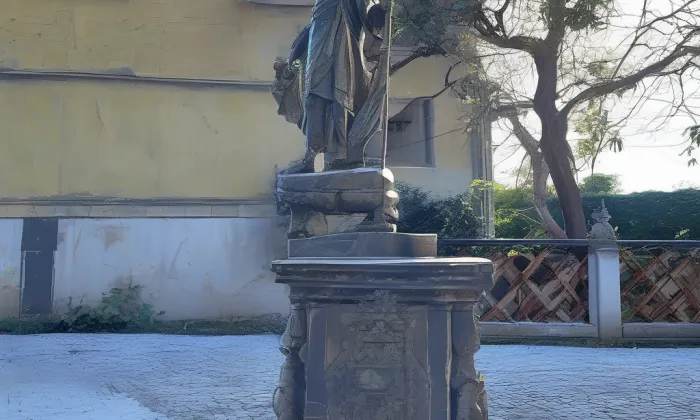 Socha Anděla Strážce (Žatec) – léto