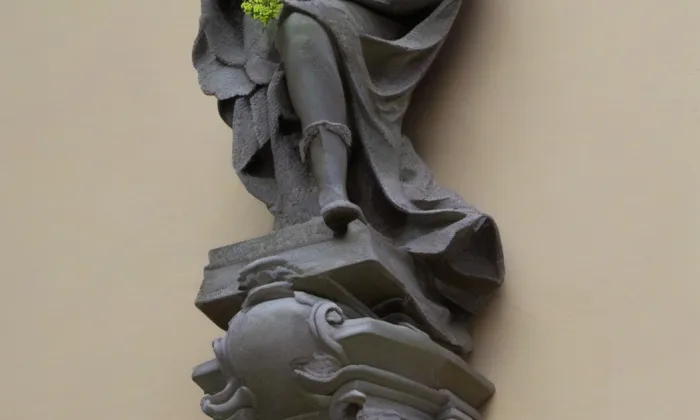 Socha Karla IV. (Karlovy Vary, 1739) – jaro
