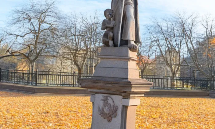 socha svatého Františka Xaverského (Barchov) – podzim