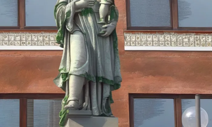 Socha svatého Jana Nepomuckého (Přeštice) – jaro