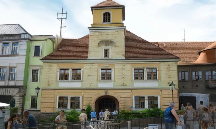 stará radnice ve Voticích – léto