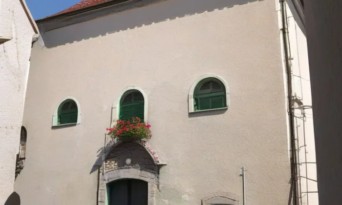 Stará synagoga ve Velkém Meziříčí – jaro