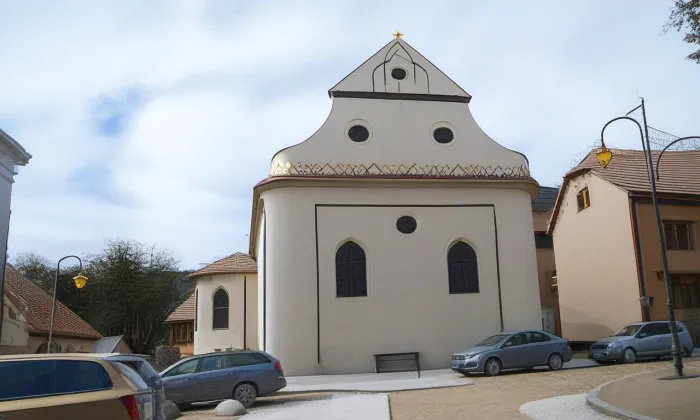 Synagoga v Lomnici – iluminace