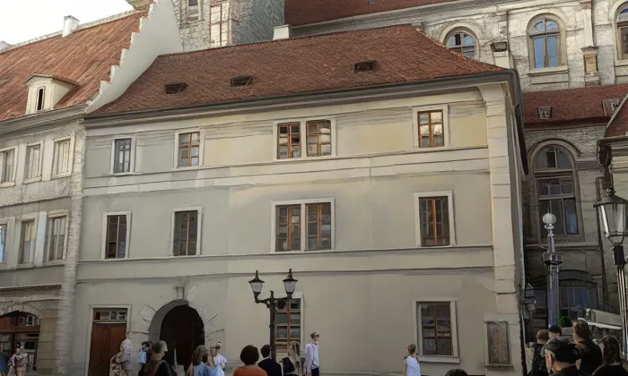 Týnská fara – léto