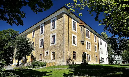 Arcibiskupský zámek Ernestinum