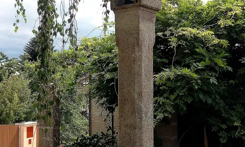 Boží muka ve Velešíně u křižovatky