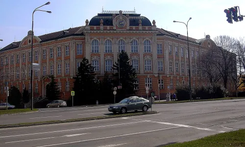 Budova ZŠ Nádražní 5