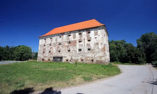 Bývalá tvrz – sýpka