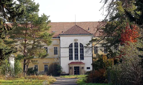 Dolní zámek Panenské Břežany